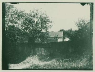 Blick auf Bretterzaun und Haus in Rummelsburg