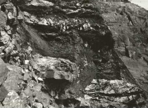 Plauenscher Grund. Syenitbruch an der ehem. Braunschen Mühle. Harnische und Myolit-Zonen
