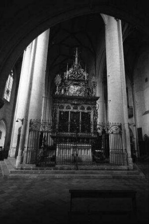 Ingolstadt: Liebfrauenmünster, Altar, von hinten
