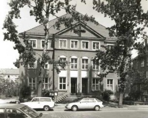 Dresden-Striesen, Haydnstraße 23. Gemeindehaus der Erlöser-Andreas-Gemeinde. Um 1955. Haupteingangsfront