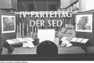 Schaufensterauslage einer Buchhandlung, Volksbuchhandlung Wissenschaft und Technik