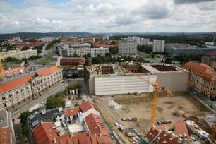Dresden-Altstadt. Blick von der Kuppel der Frauenkirche über das Albertinum und das eingerüstete Polizeipräsidium nach Osten