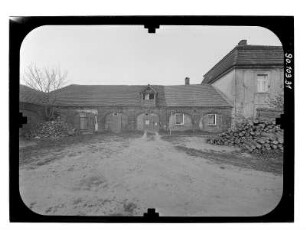 Faulenrost. Ehem. Gut (1760-1764). Wirtschaftsgebäude. Hofansicht