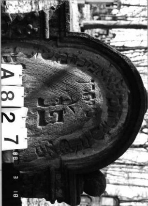 Grabstein 827 (Index: 99902235) Material: Sandstein Besonderheit: kulturhistorisch wertvoll / künstl.-formale Gründe: Grabstein 827A