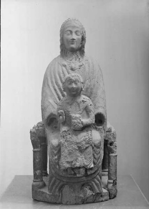 Madonna auf Vierpfostenthron