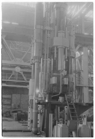 Nachbildungen Schloemann Scheren (26.09.1962); Risse an Schweißnähten Presse (11.10.1962); Fehler an Kaltwalzen (11.10.1962); Presse im Presswerk (18.10.1962)