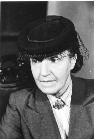 1. Deutscher Schriftstellerkongress : 1. Deutscher Schriftstellerkongress, Berlin 4.-8.10.1947. Portrait einer Teilnehmerin