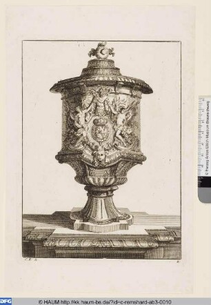 Vase mit Wappen und Rüstung