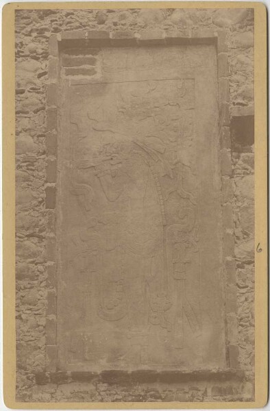 "Relief qui ornait autrefois le pilier droit du temple de la Croix".