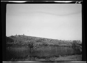 Péronne (Dep. Somme, Frankreich):] historische Stadtmauer ("Fliegerabwehr")