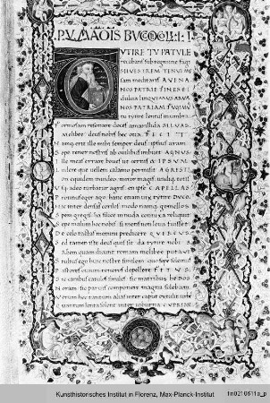 Die Werke Vergils : Erste Seite der Bucolica mit ornamentierter Randbordüre, eingeschlossenem Mediciwappen und historisierter Initiale T mit Porträt Vergils