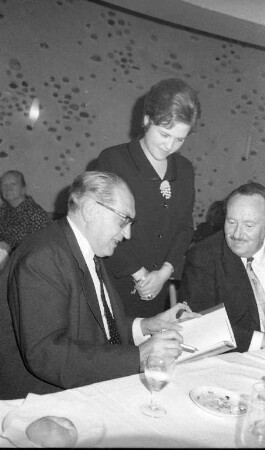 Jungbürgerfeier in der Schwarzwaldhalle mit Teilnahme des Bundestagsvizepräsidenten Dr. Thomas Dehler.