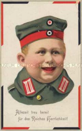 Junge in Soldatenuniform
