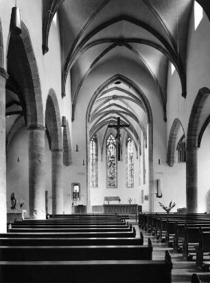 Landau in der Pfalz. Ehemaliges Augustinerkloster. Klosterkirche (1405-1413). Inneres zum Altar