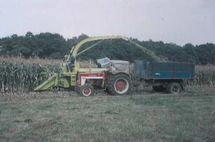 CLAAS Jaguar 60-SF mit zweireihigem Maisgebiss, gebaut von 1972-1975