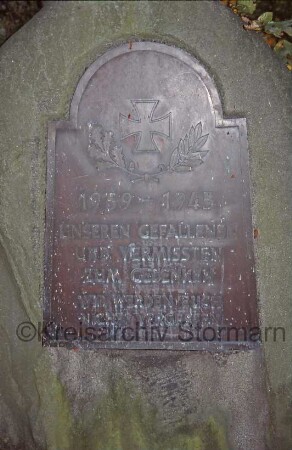 Mollhagen: Ehrenmal: Detailaufnahme: Metalltafel 1939-45