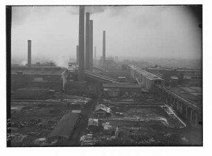 Industrie-Kraftwerk. Blick auf die Werkanlagen von einem erhöhten Standpunkt : Lauta (Niederlausitz). Industrie-Kraftwerk. Blick auf die Werkanlagen von einem erhöhten Standpunkt