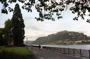 Koblenz: Rhein mit Ehrenbreitenstein, von der Rheinpromenade