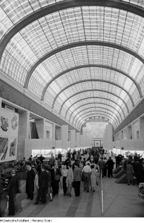 Blick in den sowjetischen Pavillon der Leipziger Herbstmesse 1954