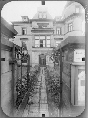 Leipzig-Zentrum, Waldstraße 86. Villa "Mückenschlößchen" (1892; B. Richter). Straßenfront (Teilansicht)