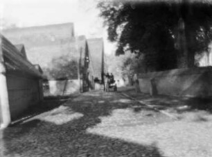 Straße mit Fuhrwerk