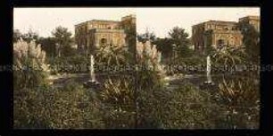 Blick über Garten mit Brunnen auf die Villa Bellini, Catania