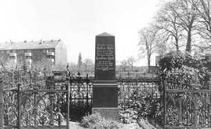 Hähnichen. Grabstein des Mühlenbesitzers Gustav Luft