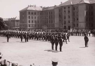 Bautzen, Parade eines Infanterieregiments : Bautzen, Parade eines Infanterieregiments der Reichswehr auf dem Exerzierplatz Löbauer Straße