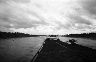 Ottmarsheim: Rheinseitenkanal zwischem Kembs und Ottmarsheim, Blick über das Heck