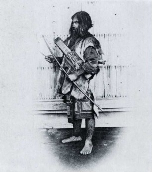 Stehender Ainu-Jäger