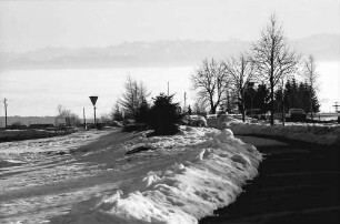 Höchenschwand: Ort und Straße mit Alpenpanorama