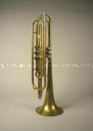 Trompete (Tief-Es-Stimmung), mit drei Drehventilen, ohne Mundstück, mit Fahne, mit originalem Instrumentenkoffer