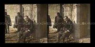 Soldaten und Einwohner vor dem Gehöft, Njegusi