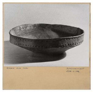 Nr. 9 Tonschale, Jungsteinzeit (Werkbundkiste Schalen und Teller, Bildtafel)