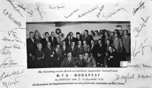 Reproduktion; Gruppe der ungarischen Fußballmannschaft MTK Budapest; Montage mit Gruppenbild