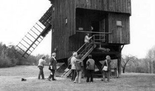 Neschwitz-Saritsch. Bockmühle, Besuchergruppe