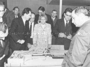 Margot Honecker bei der Interscola 1970 in Leipzig