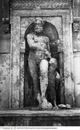 Ädikula mit Jupiter-Statue