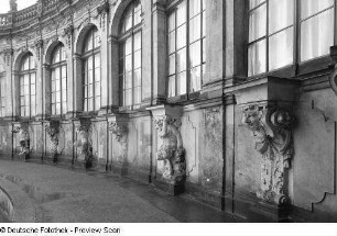 Dresden-Altstadt. Zwinger (1709-1728; M. D. Pöppelmann, B. Permoser). Südwestliche Bogengalerie
