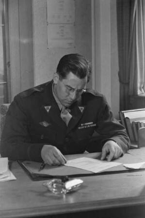 Direktor des Central Collecting Point Marburg Francis W. Bilodeau