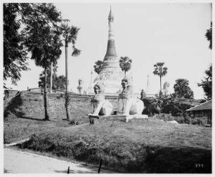 Rangun, Birma. Löwenstatuen und Shwedagon-Pagode