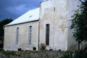 Unterteil des Kirchturms und Langhaus