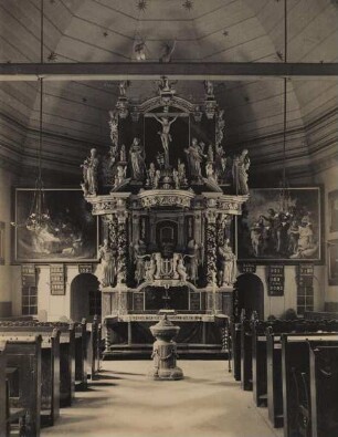 Innenraum der alten Dreifaltigkeitskirche in Hamburg-Hamm