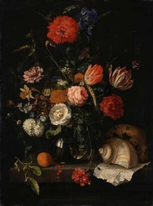 Memento Mori. Ein Totenkopf neben einem Blumenstrauß