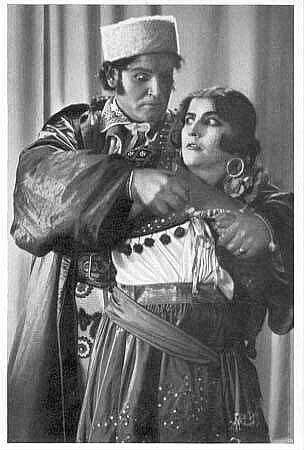 Hans Adalbert von Schlettow als Carlo und Ellen Richter als Fiametta im Stummfilm "Brigantenliebe" von Martin Hartwig. PAGU-Film Berlin, 1920