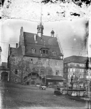 Am Rathaus zu Pößneck : Pößneck. Rathaus mit Ratskeller, Markt 1. Straßenansicht