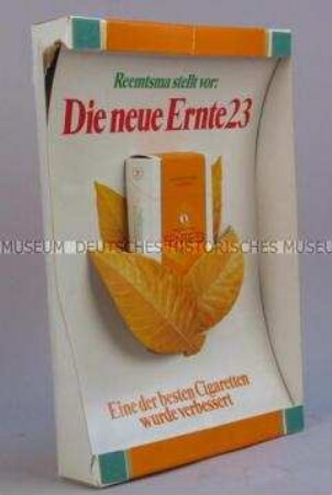 Werbeaufsteller für "Ernte 23"-Zigaretten
