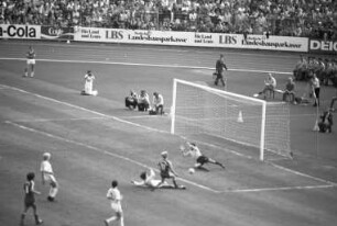 Fußballspiel KSC : Bayern München im Wildparkstadion