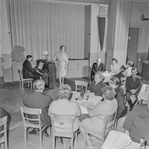 Uhyst, Gaststätte und Konzert : Uhyst. Konzert in einem Gasthof