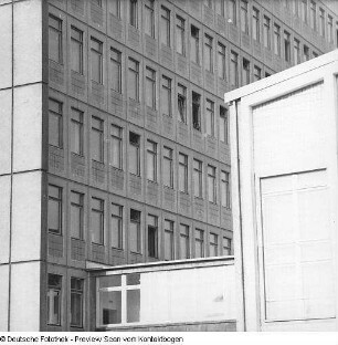 Pädagogische Hochschule; Bau der Sporthalle; Mensa mit Studenten; Innenansicht; Innenhof
